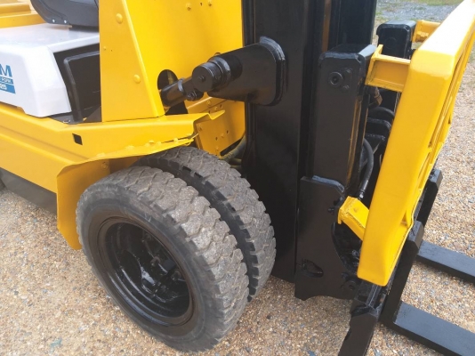 ขายรถยก TCM FD25 Z1 เครื่องดีเซล C240  เสาสูง 4 เมตร งาเท ยกได้ 2.5 ตัน เกียร์ธรรมดา ล้อหน้าคู่ รถนอกนำเข้า ติดต่อ 098-7962549