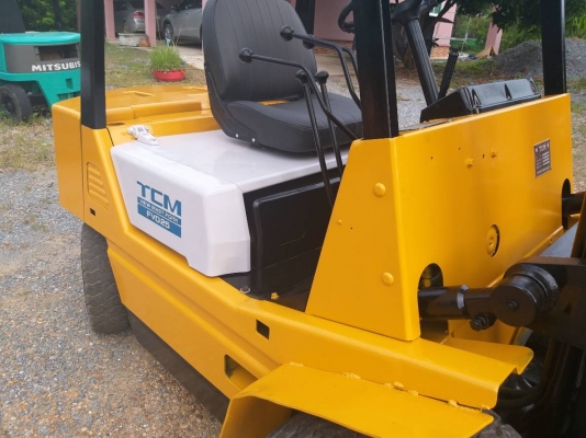 ขายรถยก TCM FD25 Z1 เครื่องดีเซล C240  เสาสูง 4 เมตร งาเท ยกได้ 2.5 ตัน เกียร์ธรรมดา ล้อหน้าคู่ รถนอกนำเข้า ติดต่อ 098-7962549