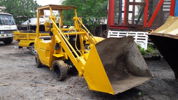 รถตักTCM SD10Z6 ดีเซล  เก่าญี่ปุ่นแท้ 220000 บาท ต่อรอง โทร 084-5424150