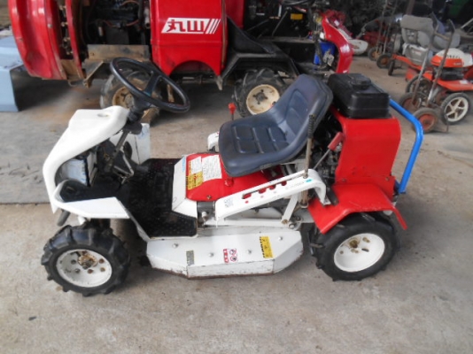 รถตัดหญ้า OREC RM85B2 14แรง พร้อมใช้งาน