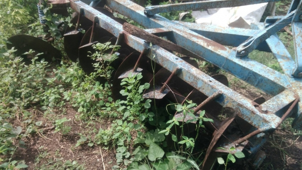 ขายรถไถ FORD 77 เสื้อลาย อุปกรณ์ ใบดัน ผาน เลือกเอา จะเอาผ่าน7หรือผ่าน3 ได้ผ่านเดียว เล่มทะเบียนชุดโอนอยู่สระบุรี ราคา225000บ. สนใจ0835601591