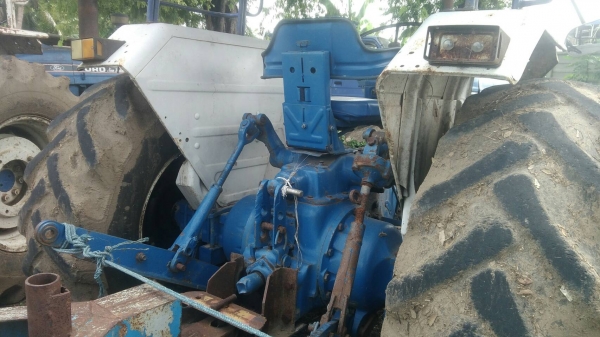 ขายรถไถ FORD 77 เสื้อลาย อุปกรณ์ ใบดัน ผาน เลือกเอา จะเอาผ่าน7หรือผ่าน3 ได้ผ่านเดียว เล่มทะเบียนชุดโอนอยู่สระบุรี ราคา225000บ. สนใจ0835601591