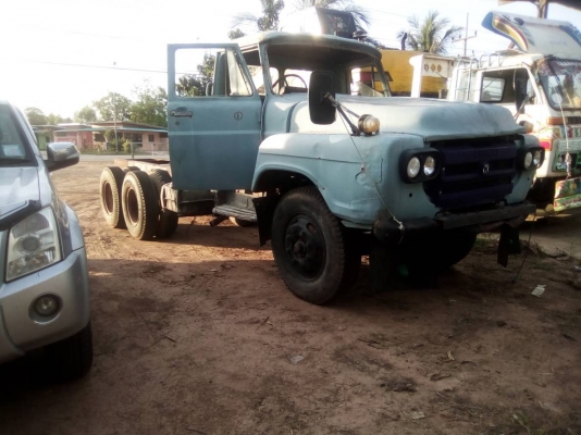 10 ล้อ เพลาเดียว  เล่มทะเบียนพร้อมโอน เจ้าของขายเอง 0985947837