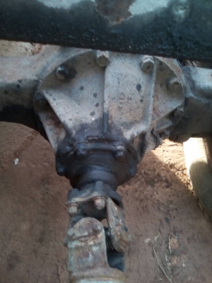 10 ล้อ เพลาเดียว  เล่มทะเบียนพร้อมโอน เจ้าของขายเอง 0985947837