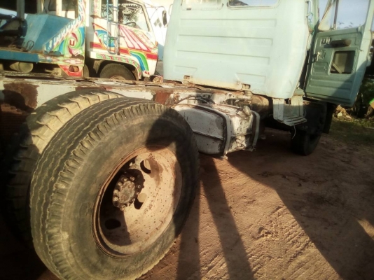 10 ล้อ เพลาเดียว  เล่มทะเบียนพร้อมโอน เจ้าของขายเอง 0985947837