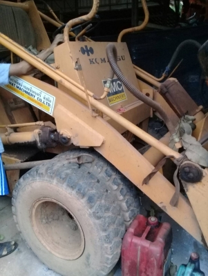 ขานรถตัก KOMATSU SD10 สวยสภาพเดิม ขานรถตัก KOMATSU SD10 สวยสภาพเดิม