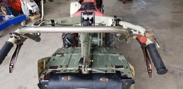 รถพรวนดินพร้อมใช้งาน 7.5 แรง ใบตีดิน 70 \% รถพรวนดินพร้อมใช้งาน 7.5 แรง ใบตีดิน 70 \%