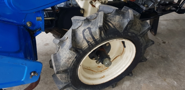 รถพรวนดิน 7.5 แรง ใบตีดิน 80 \% พร้อมใช้งาน รถพรวนดิน 7.5 แรง ใบตีดิน 80 \% พร้อมใช้งาน