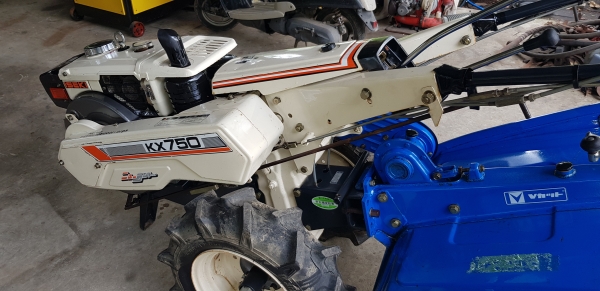 รถพรวนดิน 7.5 แรง ใบตีดิน 80 \% พร้อมใช้งาน รถพรวนดิน 7.5 แรง ใบตีดิน 80 \% พร้อมใช้งาน