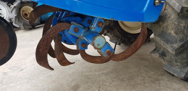 รถพรวนดิน 7.5 แรง ใบตีดิน 80 \% พร้อมใช้งาน รถพรวนดิน 7.5 แรง ใบตีดิน 80 \% พร้อมใช้งาน