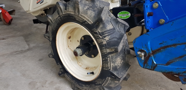 รถพรวนดิน 7.5 แรง ใบตีดิน 80 \% พร้อมใช้งาน รถพรวนดิน 7.5 แรง ใบตีดิน 80 \% พร้อมใช้งาน