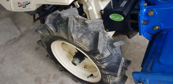 รถพรวนดิน 7.5 แรง ใบตีดิน 80 \% พร้อมใช้งาน รถพรวนดิน 7.5 แรง ใบตีดิน 80 \% พร้อมใช้งาน