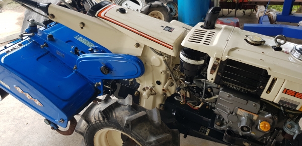 รถพรวนดิน 7.5 แรง ใบตีดิน 80 \% พร้อมใช้งาน รถพรวนดิน 7.5 แรง ใบตีดิน 80 \% พร้อมใช้งาน