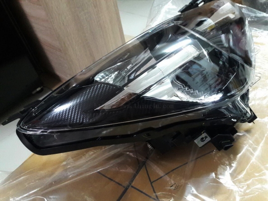 ไฟหน้า Mazda2 sky ของใหม่ แท้ ข้างขวา