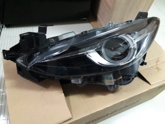 ไฟหน้า Mazda3 Sky ตัวท็อป ข้างซ้าย แท้ มือสองสภาพดี