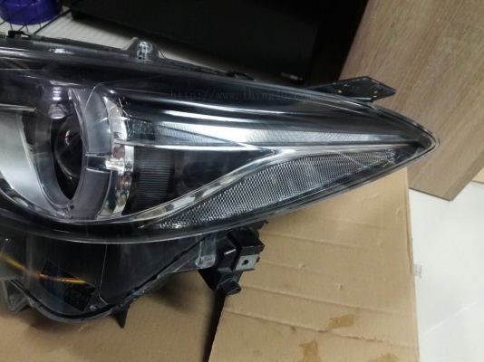 ไฟหน้า Mazda3 Sky ตัวท็อป ข้างซ้าย แท้ มือสองสภาพดี ไฟหน้า Mazda3 Sky ตัวท็อป ข้างซ้าย แท้ มือสองสภาพดี