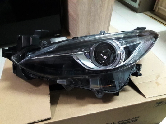 ไฟหน้า Mazda3 Sky ตัวท็อป ข้างซ้าย แท้ มือสองสภาพดี ไฟหน้า Mazda3 Sky ตัวท็อป ข้างซ้าย แท้ มือสองสภาพดี