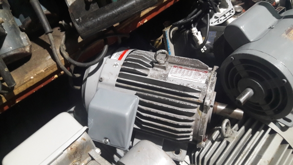 ขาย !! มอเตอร์.มิตซู.ขนาด3แรง380v.รอบ1430 พร้อมใช้งาน ขาย !! มอเตอร์.มิตซู.ขนาด3แรง380v.รอบ1430 พร้อมใช้งาน