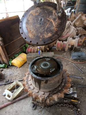 ต้องการขายด่วน ! มอเตอร์ตัวเดินพร้อมเฟือง SK220-2 สภาพพร้อมใช้งาน