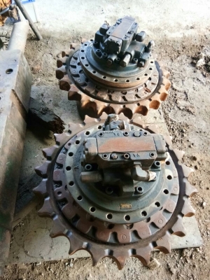 ต้องการขายด่วน ! มอเตอร์ตัวเดินพร้อมเฟือง SK220-2 สภาพพร้อมใช้งาน