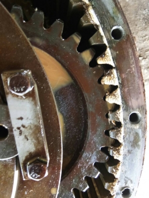 ต้องการขายด่วน ! มอเตอร์ตัวเดินพร้อมเฟือง SK220-2 สภาพพร้อมใช้งาน