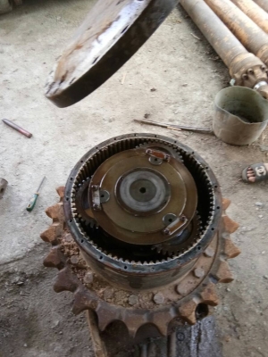 ต้องการขายด่วน ! มอเตอร์ตัวเดินพร้อมเฟือง SK220-2 สภาพพร้อมใช้งาน