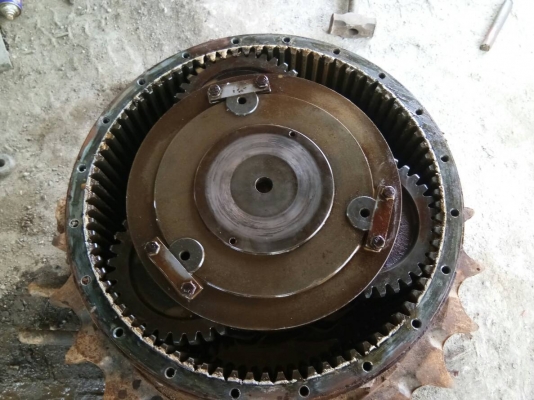 ต้องการขายด่วน ! มอเตอร์ตัวเดินพร้อมเฟือง SK220-2 สภาพพร้อมใช้งาน