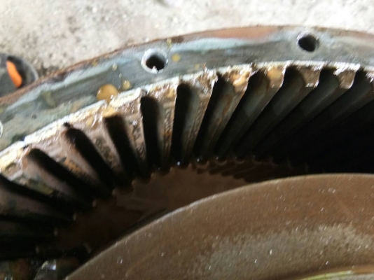 ต้องการขายด่วน ! มอเตอร์ตัวเดินพร้อมเฟือง SK220-2 สภาพพร้อมใช้งาน