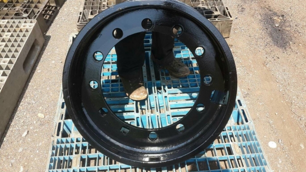 ต้องการขายด่วน !! ยาง+กระทะ 1006-25 ของรถเครน M4 ครับผม