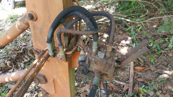 ขาย ชุดบุ้งกี๋ตัก สำหรับติดรถไถ ขายตามสภาพ ไม่มีปั้มไฮดรอริค ขาย ชุดบุ้งกี๋ตัก สำหรับติดรถไถ ขายตามสภาพ ไม่มีปั้มไฮดรอริค