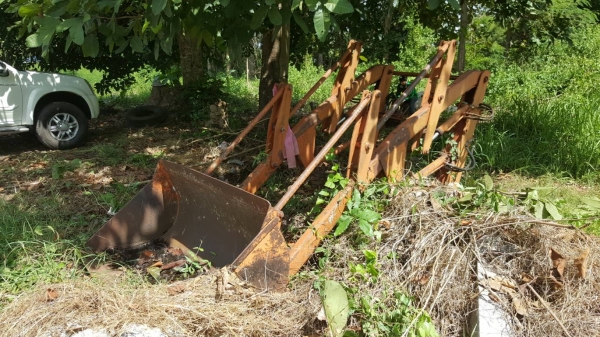 ขาย ชุดบุ้งกี๋ตัก สำหรับติดรถไถ ขายตามสภาพ ไม่มีปั้มไฮดรอริค ขาย ชุดบุ้งกี๋ตัก สำหรับติดรถไถ ขายตามสภาพ ไม่มีปั้มไฮดรอริค