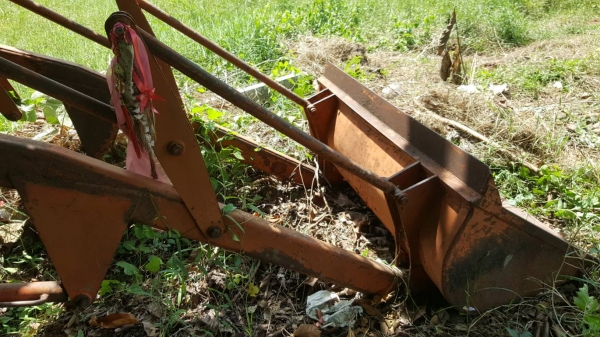 ขาย ชุดบุ้งกี๋ตัก สำหรับติดรถไถ ขายตามสภาพ ไม่มีปั้มไฮดรอริค ขาย ชุดบุ้งกี๋ตัก สำหรับติดรถไถ ขายตามสภาพ ไม่มีปั้มไฮดรอริค