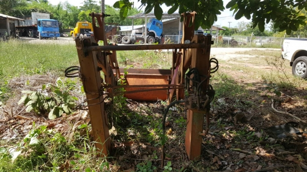 ขาย ชุดบุ้งกี๋ตัก สำหรับติดรถไถ ขายตามสภาพ ไม่มีปั้มไฮดรอริค ขาย ชุดบุ้งกี๋ตัก สำหรับติดรถไถ ขายตามสภาพ ไม่มีปั้มไฮดรอริค