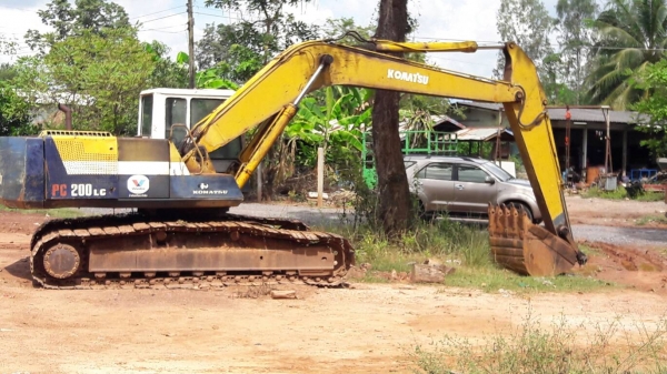 ขาย แบคโฮ KOMATSU PC200LC-5 เอกสารใบอินวอยซ์ เครื่องเดิม ปั้มดี ช่วงล่างต้องเช็คหน่อย ราคาต่อรองได้ ขาย แบคโฮ KOMATSU PC200LC-5 เอกสารใบอินวอยซ์ เครื่องเดิม ปั้มดี ช่วงล่างต้องเช็คหน่อย ราคาต่อรองได้