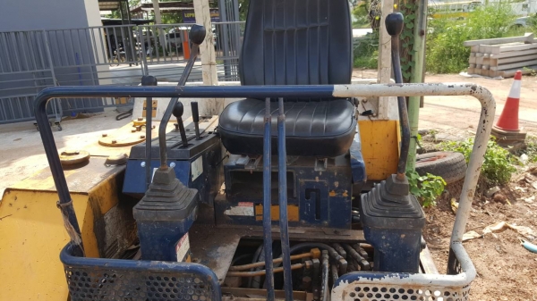 ขาย แบคโฮ KOMATSU PC30-6 พร้อมใช้งานครับ