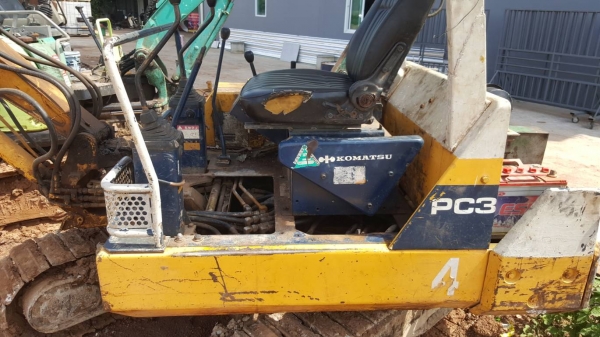 ขาย แบคโฮ KOMATSU PC30-6 พร้อมใช้งานครับ