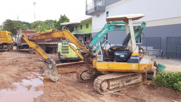 ขาย แบคโฮ KOMATSU PC30-6 พร้อมใช้งานครับ