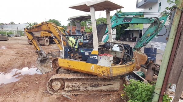 ขาย แบคโฮ KOMATSU PC30-6 พร้อมใช้งานครับ