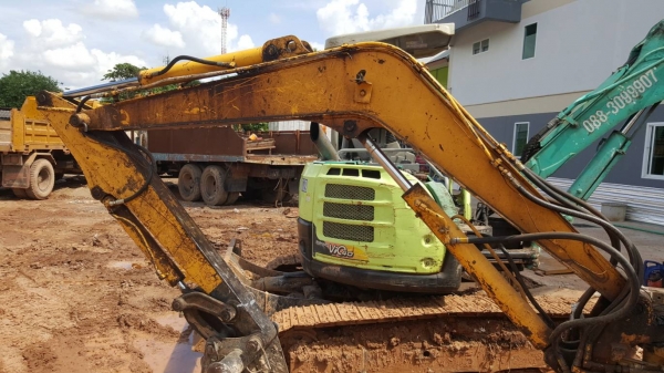 ขาย แบคโฮ KOMATSU PC30-6 พร้อมใช้งานครับ