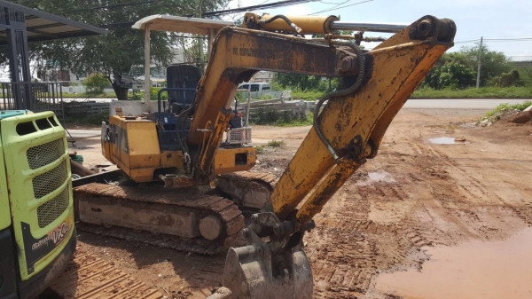 ขาย แบคโฮ KOMATSU PC30-6 พร้อมใช้งานครับ