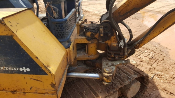 ขาย แบคโฮ KOMATSU PC30-6 พร้อมใช้งานครับ