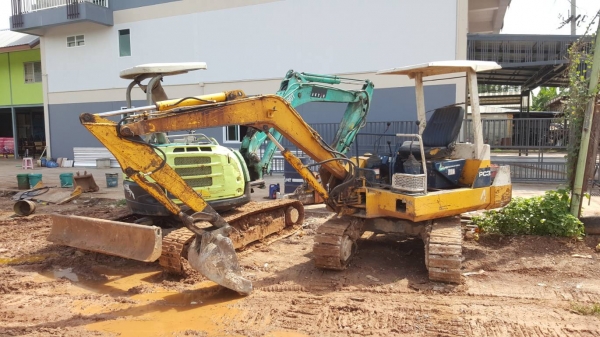 ขาย แบคโฮ KOMATSU PC30-6 พร้อมใช้งานครับ