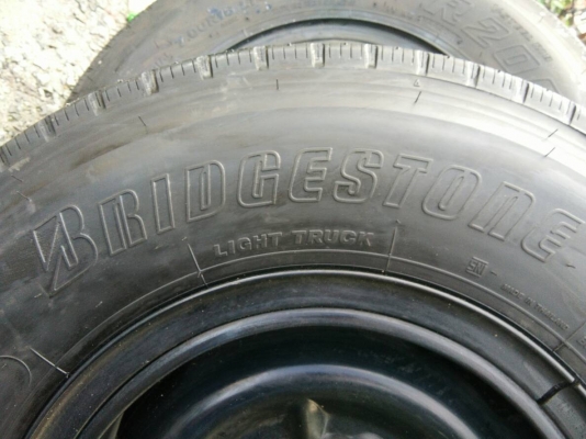ขายยาง บริดจสโตน 700R16 ถอดป้ายแดงพร้อมกะทะ ปี18 ตุ่มยางใหม่รางๆ วิ่งใช้งานมาพันโล คุ้มสุดๆ จำนวน 4 