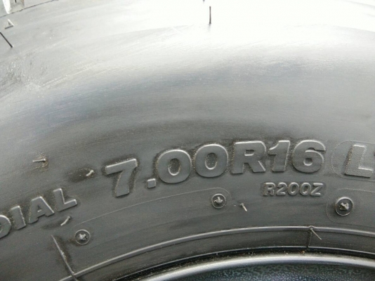 ขายยาง บริดจสโตน 700R16 ถอดป้ายแดงพร้อมกะทะ ปี18 ตุ่มยางใหม่รางๆ วิ่งใช้งานมาพันโล คุ้มสุดๆ จำนวน 4 ขายยาง บริดจสโตน 700R16 ถอดป้ายแดงพร้อมกะทะ ปี18 ตุ่มยางใหม่รางๆ วิ่งใช้งานมาพันโล คุ้มสุดๆ จำนวน 4