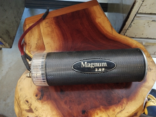 คาปาซิเตอร์ Magnum 2.0f สภาพพร้อมใช้งาน ซื้อมาแทบไม่ได้ใช้