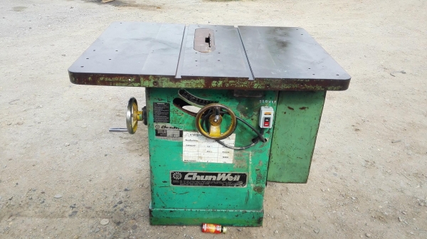 เลื่อยวงเดือนผ่าไม้ใต้หวัน CHUNWELL TAIWAN ใส่ใบเลื่อยใหม่ 12” ใช้ไฟบ้าน 2 สาย 220V เลื่อยวงเดือนผ่าไม้ใต้หวัน CHUNWELL TAIWAN ใส่ใบเลื่อยใหม่ 12” ใช้ไฟบ้าน 2 สาย 220V