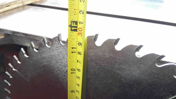 เลื่อยวงเดือนผ่าไม้ใต้หวัน CHUNWELL TAIWAN ใส่ใบเลื่อยใหม่ 12&rdquo; ใช้ไฟบ้าน 2 สาย 220V