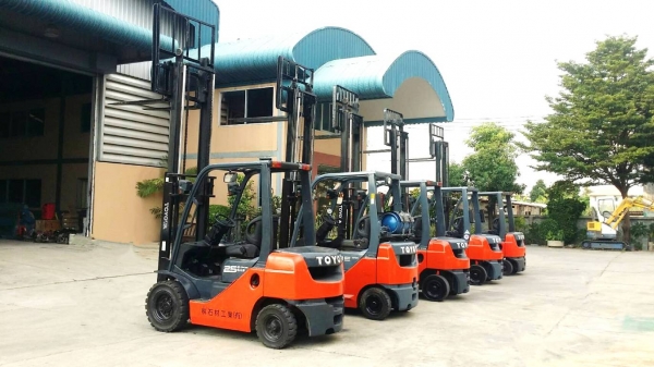 โฟล์คลิฟท์TOYOTA 1.5ตัน/2ตัน/3ตัน รถนอก ไม่เคยใช้ในไทย ชมเครื่องจักร โฟล์คลิฟท์ รอก นับ1,000รายการจากญี่ปุ่นwww.paholgroup.com