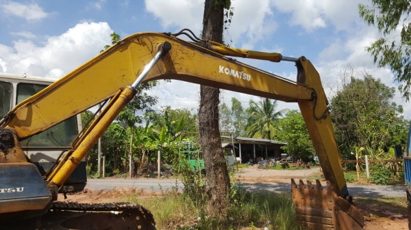 ขายตามสภาพ แบคโฮ KOMATSU PC200LC-5 ช่วงล่าง 60\% บูทสลักมีหลวม เอกสารใบอินวอยซ์ ขายตามสภาพ แบคโฮ KOMATSU PC200LC-5 ช่วงล่าง 60\% บูทสลักมีหลวม เอกสารใบอินวอยซ์