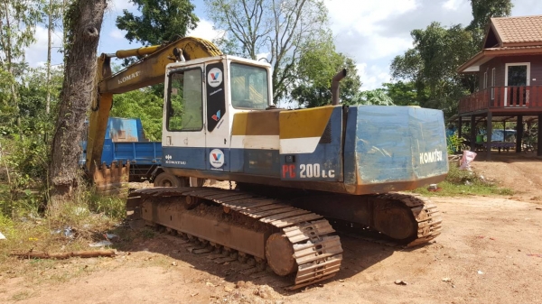 ขายตามสภาพ แบคโฮ KOMATSU PC200LC-5 ช่วงล่าง 60\% บูทสลักมีหลวม เอกสารใบอินวอยซ์